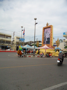 Portrait of the King in Hua Hin was fairly typical of a number of similar images dotted around the area